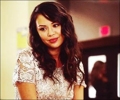 Qui Mona Vanderwaal a-t-elle déjà embrassé ?