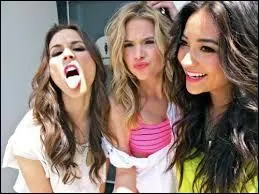 Qui a dit : "Je peux plus le voir comme Mr Fitz, j'ai vu ses caleçons dans son tiroir ! " ?