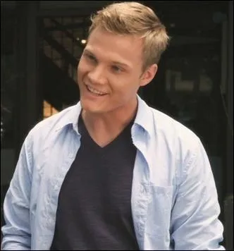 Comment s'appelle le père de Sean, l'ex copain d'Hanna ?