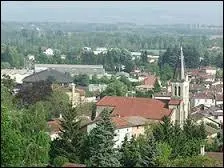 Le village rhônalpin de Villieu-Loyes-Mollon se situe dans le département ...