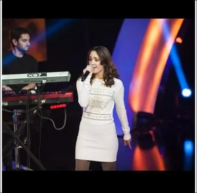 Et cette jeune fille ?