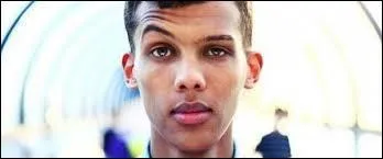 De quels instruments Stromae sait-il jouer ?