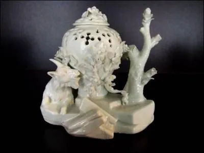 Il s'agit bien d'un mélange, mais aussi du récipient recevant les plantes et fleurs odorantes, séchées.