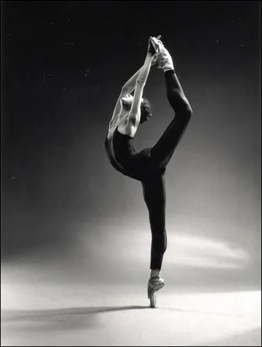 Cette jeune femme porte :