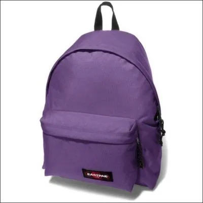 Quel(le) enfant a un sac à dos violet ?