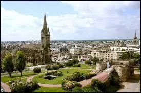 Ville du nord de la France se trouvant en Basse-Normandie et sa superficie est de 25 km².