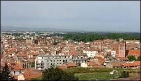 Cette ville est située dans le sud de la France en Languedoc-Roussillon. Sa superficie est de 68 km².