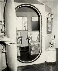 La chambre à gaz est un dispositif de mise à mort servant à exécuter une peine capitale dans certains Etats américains et même en Corée du Nord. De quel agent toxique le fameux gaz mortel est-il le plus fréquemment composé ?