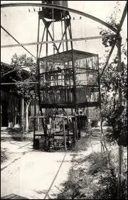 Quel est le nom de cette ancienne méthode d'exécution qui consistait à noyer le condamné (parfois plusieurs) enfermé dans cette structure ?