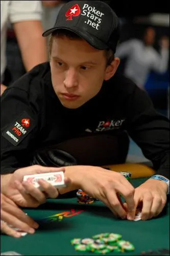 Vainqueur du Main Event WSOP 2008 à seulement 23 ans, un joueur très talentueux !