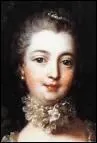 ... est la maîtresse la plus célèbre de Louis XV. Elle offrira sa protection aux plus grands artistes et penseurs. Elle réconciliera Voltaire et le roi et défendra l’Encyclopédie de Diderot.