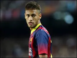 Quel est son poste s'il est footballeur ?