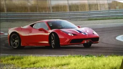 Quelle est la marque de cette voiture ?