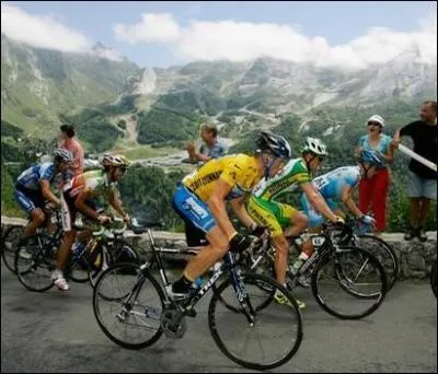 Malgré ses aveux de dopage, Lance Armstrong reste le détenteur de la moyenne la plus élevée avec 41, 654 km/h.Quel était ce millésime ?