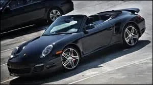 Cette marque de voitures de sport est très connue, regarde la photo !