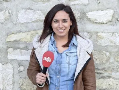 Comment s'appelle cette reporter spécialisée dans le journalisme politique ?