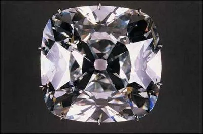 Quel est ce diamant découvert en Inde en 1698 qui fut la propriété de Philippe, Duc d'Orléans, et aujourd'hui exposé au Louvre ?