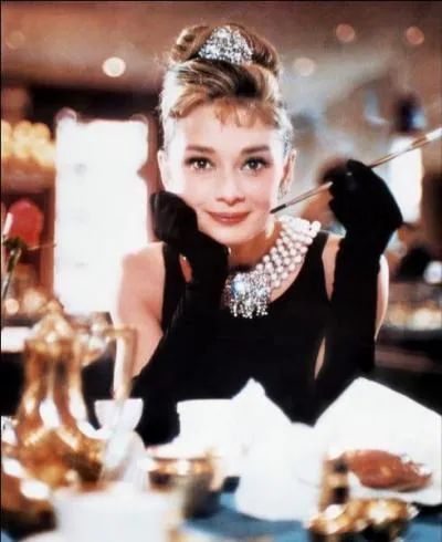 Quel est ce film de Blake Edwards dont l'héroïne est incarnée par Audrey Hepburn ?