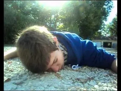 Qui est ce jeune garçon ?