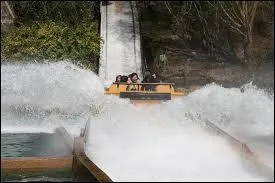 Combien de mètres mesure la seconde descente dans le Grand Splash ?