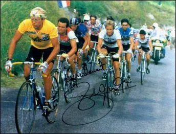 Son style ne peut être qualifié que d'inénarrable, son intelligence de course n'avait d'égale que sa virtuosité. "Le Professeur" est ici représenté dans son éternel maillot jaune.