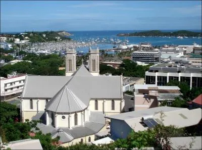 Quel territoire du Pacifique Sud a pour chef-lieu Nouméa?