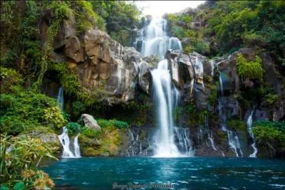 Quel est le point culminant de l'île de la Réunion, avec ses 3071 mètres?