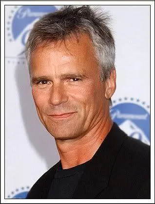 Dans quelle série Richard Dean Anderson avait-il joué avant "Stargate" ?