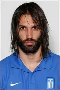 En regardant bien le maillot vous devriez retrouver le nom de cet attaquant barbu aux cheveux longs...