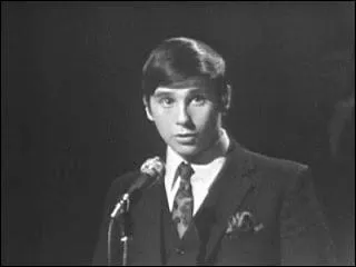 Invit&eacute; dans l'&eacute;mission "T&eacute;l&eacute; Dimanche", un 4 janvier quel est cet adolescent qui chantait "L'air de la calomnie" du Barbier de S&eacute;ville ?