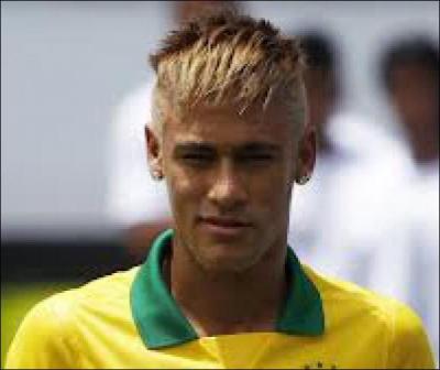 C'est le buteur attitré de son équipe. Qui s'est teint les cheveux en blond pour son deuxième match de Coupe du monde ?
