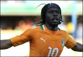 Il a marqué lors des deux premières rencontres de son équipe. Comment s'appelle cet attaquant ivoirien reconnaissable à sa coiffure ?