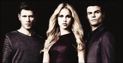 Avec quel originel Elena tente-t-elle de coopérer ?