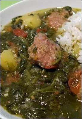 Ce plat traditionnel à base de viande du bovidé de la question précédente et de feuilles comestibles appelées "brèdes", s'appelle :