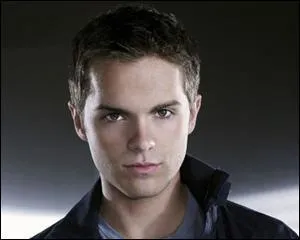 Quel est le nom de famille d'Adam ?