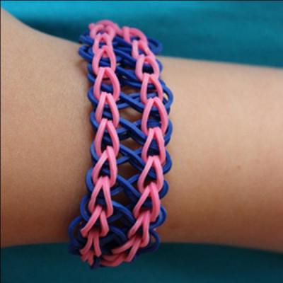 Quelles sont les couleurs qui composent ce bracelet cra-Z-loom ?