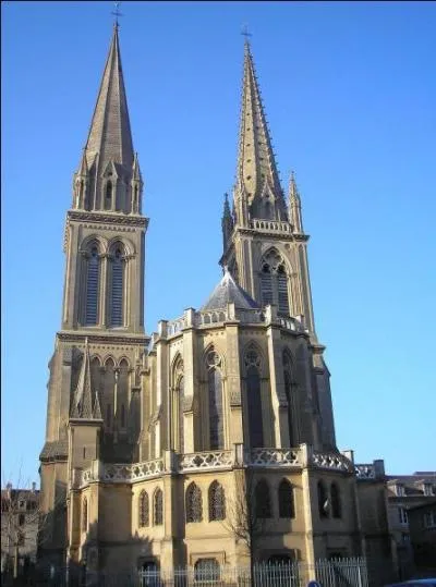 Près de Langrune dans le Calvados, la basilique Notre-Dame-de-la-Délivrande fut bâtie au dix-neuvième siècle dans un style néogothique pour abriter :