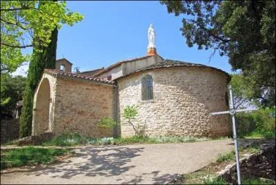 Quelle est cette chapelle des environs de Lamalou-les-Bains dans l'Hérault d'où vous pourrez bénéficier d'une vue panoramique s'étendant de Carlencas au Caroux et du Pic de la Coquillade à l'Orb?