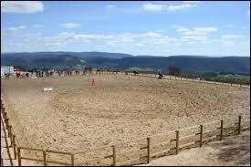 "Le centre équestre".
Quel est ce lieu de travail ?