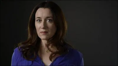 Comment se nomme la mère adoptive de Sarah et Felix ?