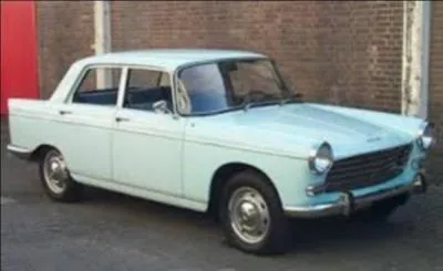 Quelle est la marque de cette voiture ? Indice : 404