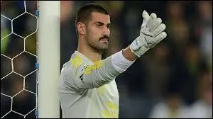 Qui est ce gardien du Fenerbahçe ?