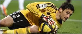 Hugo Lloris est l'actuel capitaine de l'équipe de France, mais il est aussi le goal de son équipe.