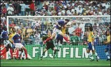 C'est en 1998, que les Bleus ont gagné la Coupe du monde grâce aux deux buts de :