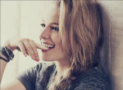 Et pour finir, comment appelle-t-on les fans de Bridgit Mendler?