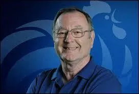 Et finissons maintenant avec une personne moins connue, Philippe Tournon, attaché de presse historique de l'équipe de France. Mais depuis combien de temps ?