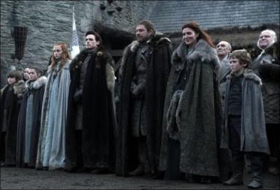 (Ep 01) Lors de l'arrivée du roi Barathéon à Winterfell, lequel des enfants Stark 1est en retard ?