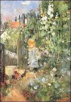 Enfant dans les roses trémières.