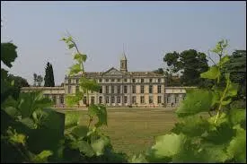 Nous partons visiter la château situé dans la ville Audoise de Pennautier. Pour ce faire, nous devons nous rendre en région ...