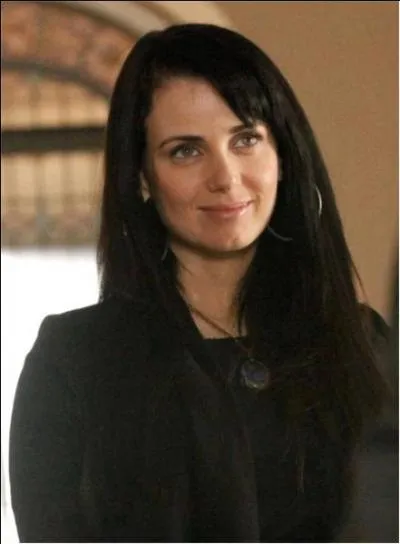 Qui est-elle pour Elena ?